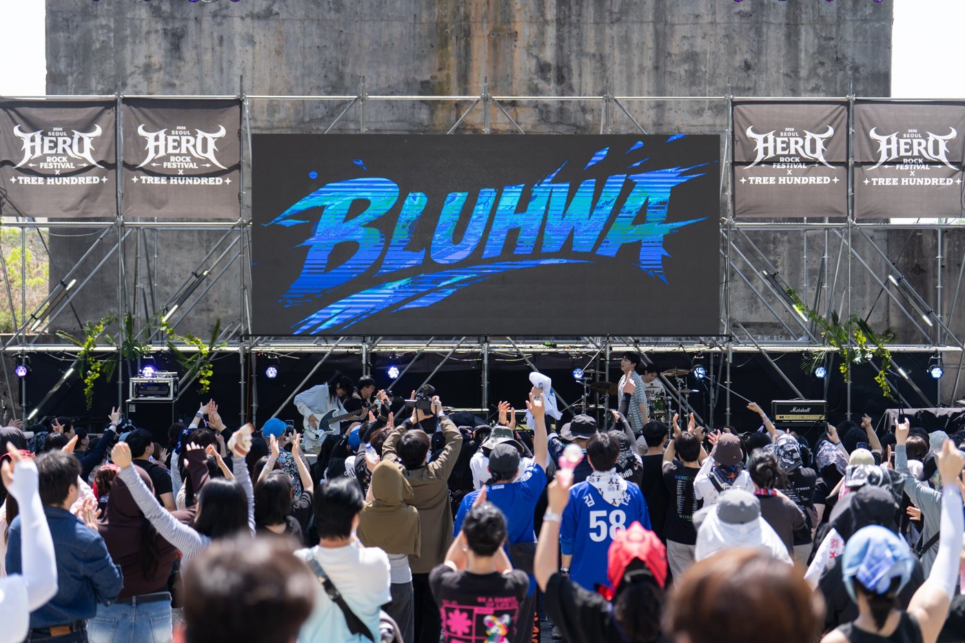 BLUHWA live photo 1